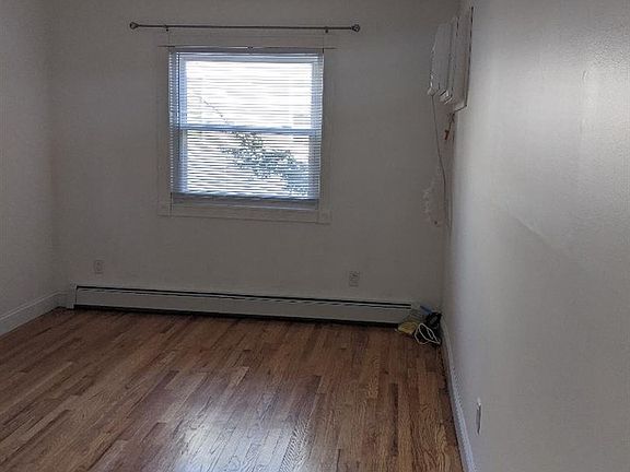 5th image of 84 Hopkins Ave