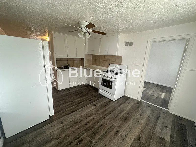 2 bed, 1.0 bath, 600 sqft, $700 — Photo 3