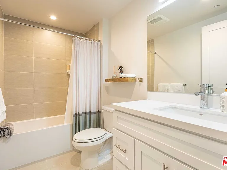 3726 Kelton Ave #102 — Photo 21