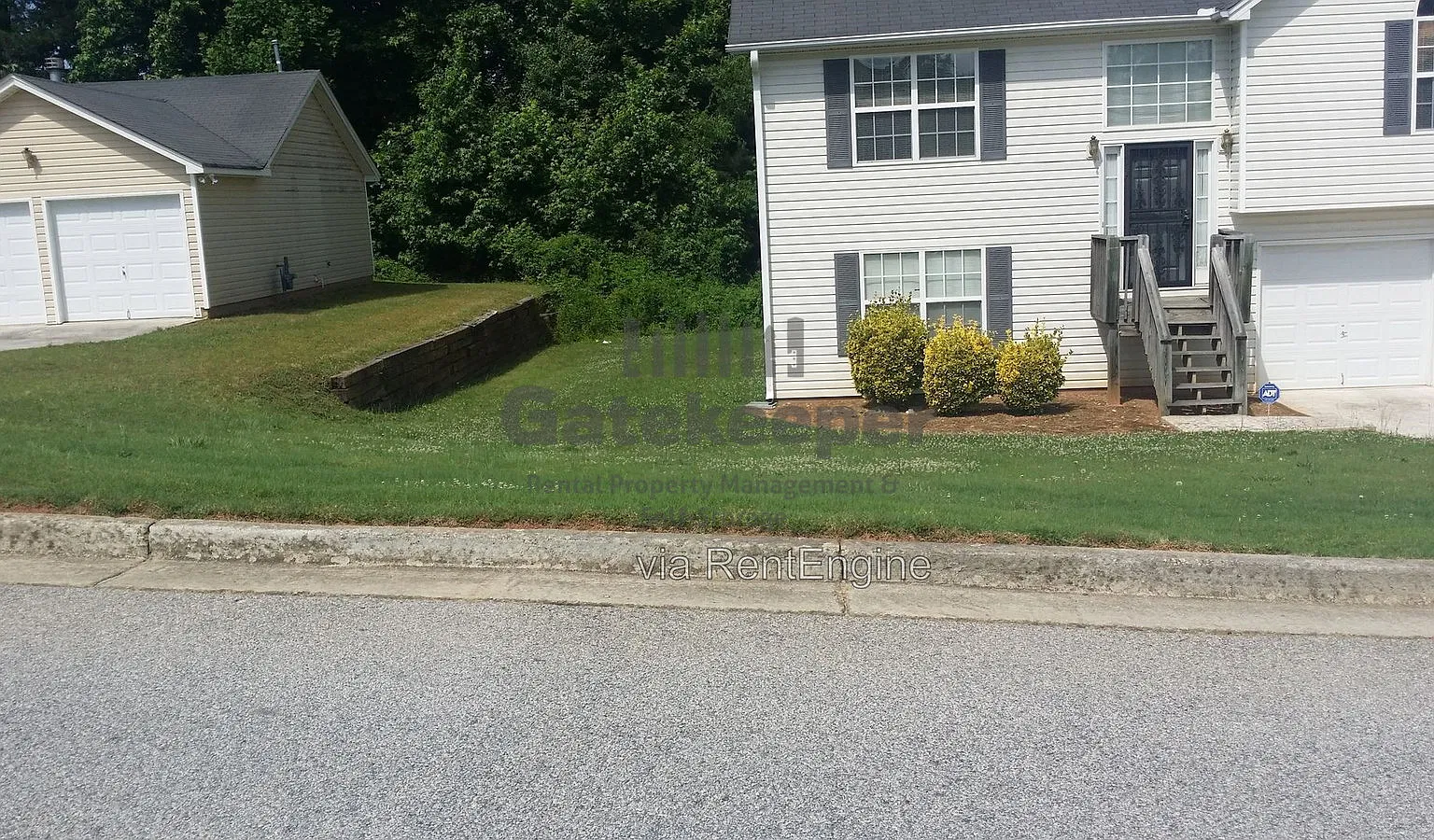 3 bed, 2.0 bath, 1300 sqft, $1,845 — Photo 3