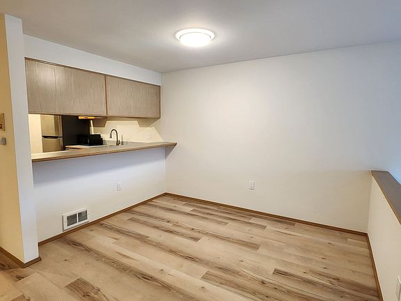3rd image of 510 4th Ave W APT 406