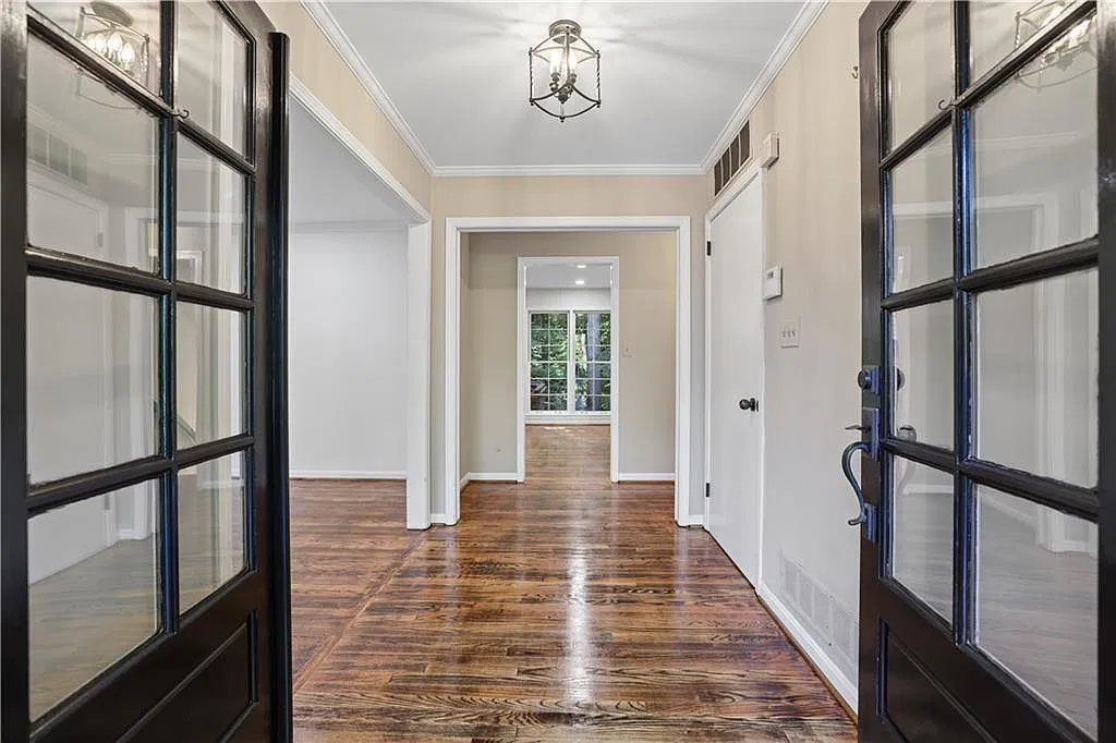 5 bed, 3.0 bath, 2106 sqft, $6,500 — Photo 3