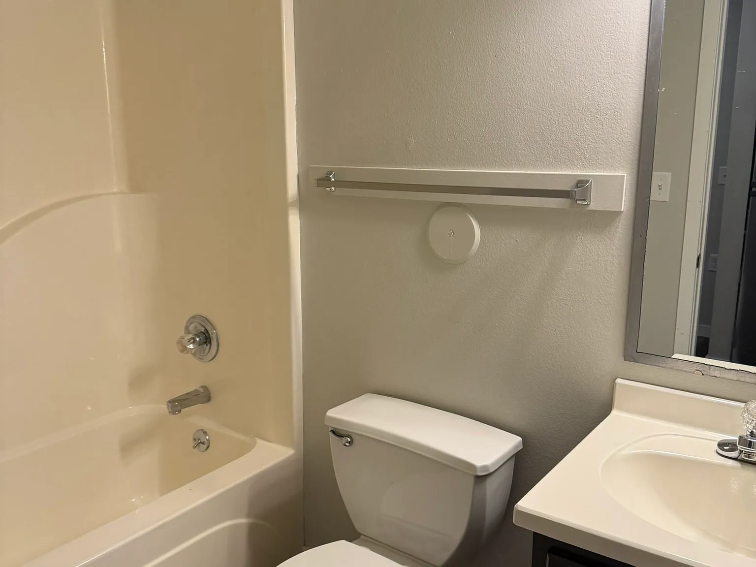 3 bed, $3,275 — Photo 4