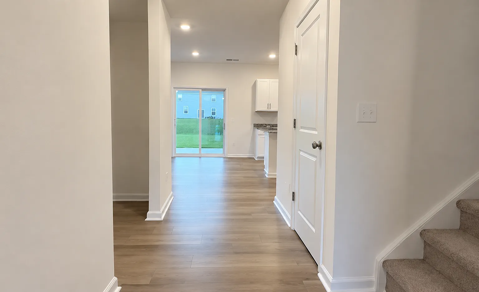 3 bed, 2.5 bath, 2383 sqft, $2,495 — Photo 4