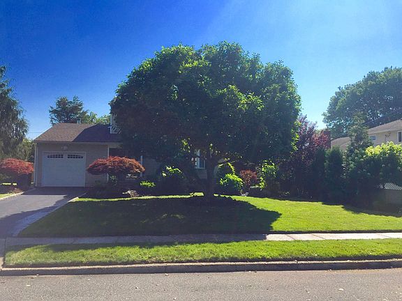 2nd image of 3 Tiffany Ln