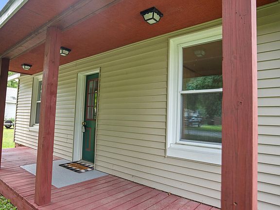 3rd image of 189 E Cross St