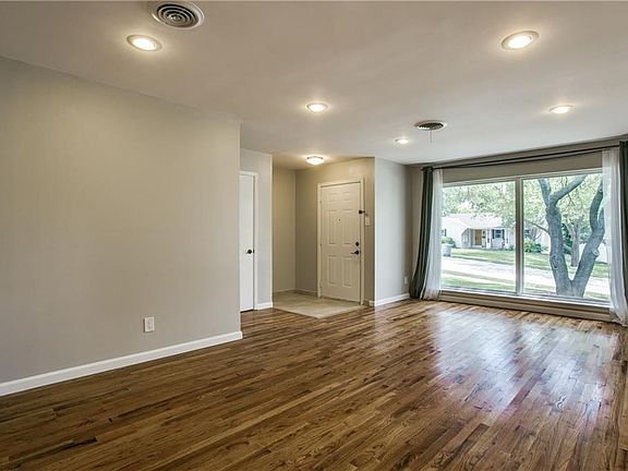 3rd image of 10127 Linkwood Dr