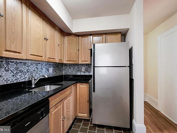 3rd image of 2212 Fairmount Ave APT 1