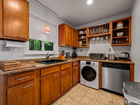 5th image of 1660 Farmington Avenue #2
