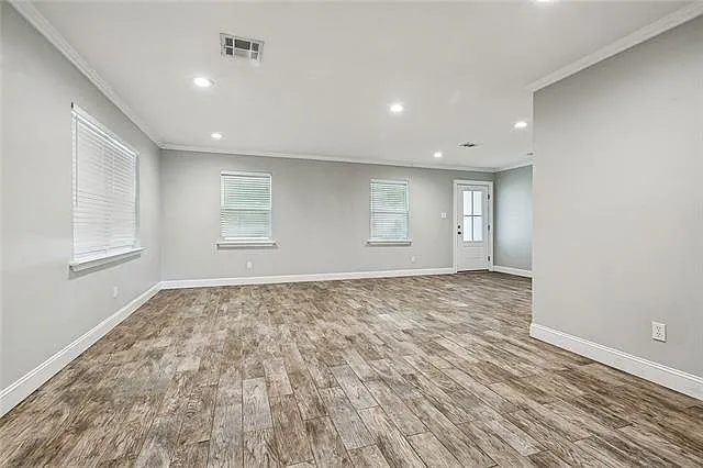 3 bed, 2.0 bath, 1800 sqft, $2,300 — Photo 3