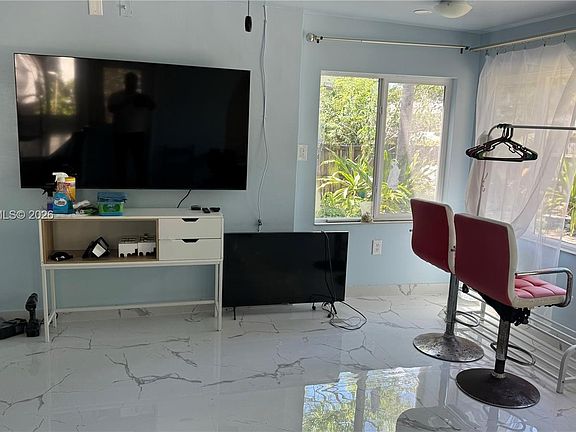 3rd image of 1633 McKinley St #1633