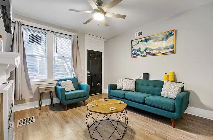 2 bed, 1.5 bath, 840 sqft, $4,000 — Photo 2