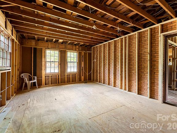 5th image of 8315 Westbourne Dr