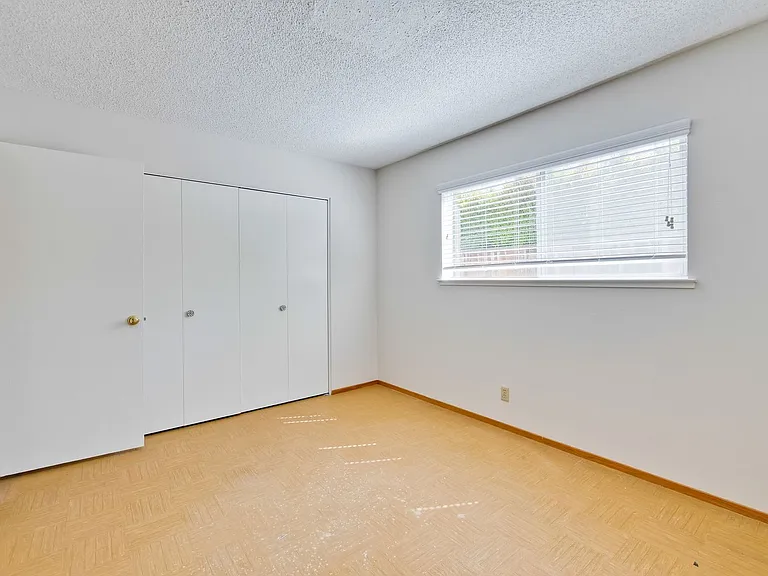 21940 Rucker Dr — Photo 40