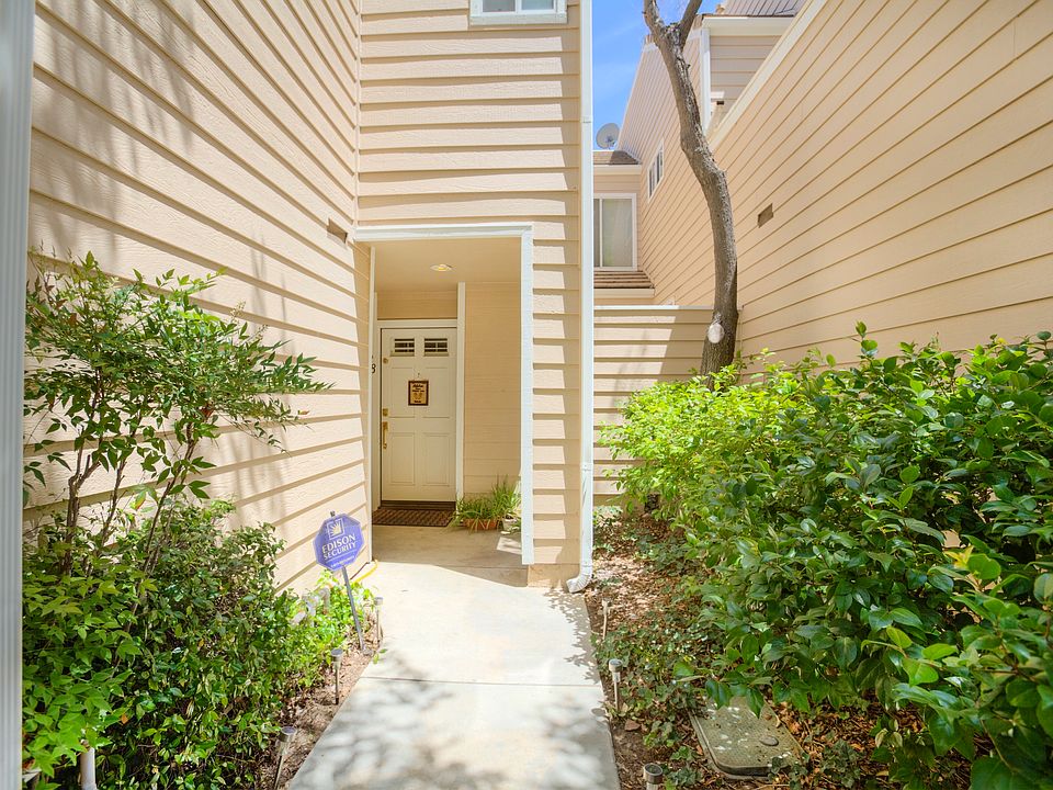 1st image of 24528 McBean Pkwy APT 28