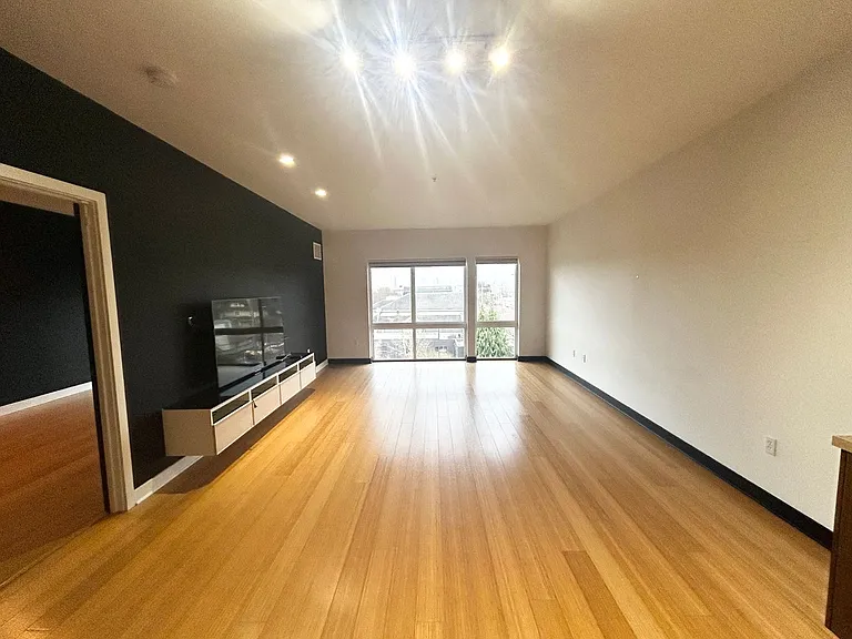 3970 N Interstate Ave #404 — Photo 6