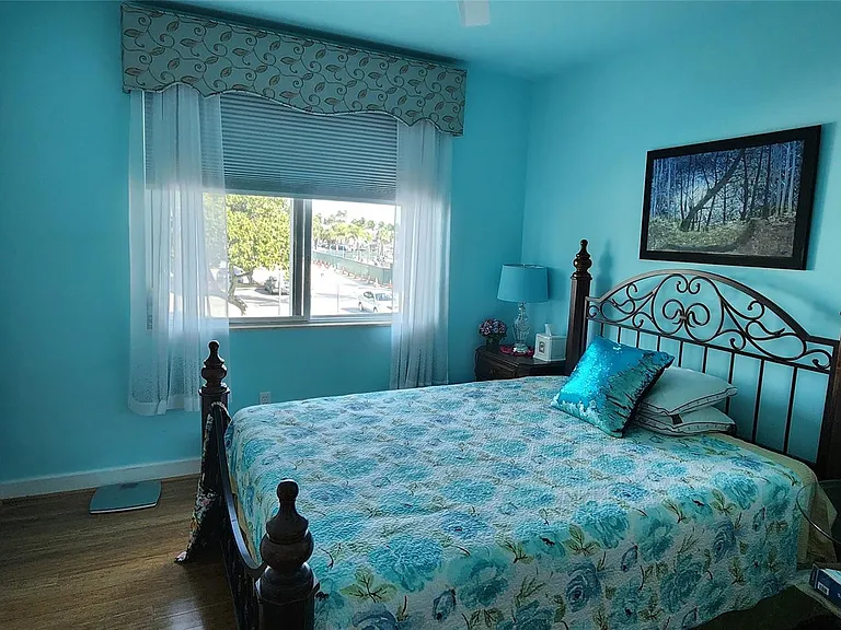 233 SE 21st Ave #101 — Photo 14