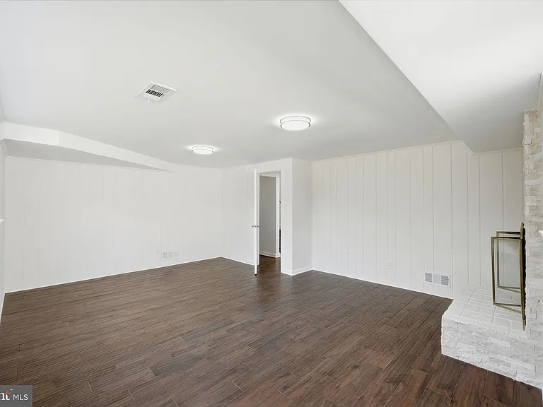 9831 Singleton Dr — Photo 18