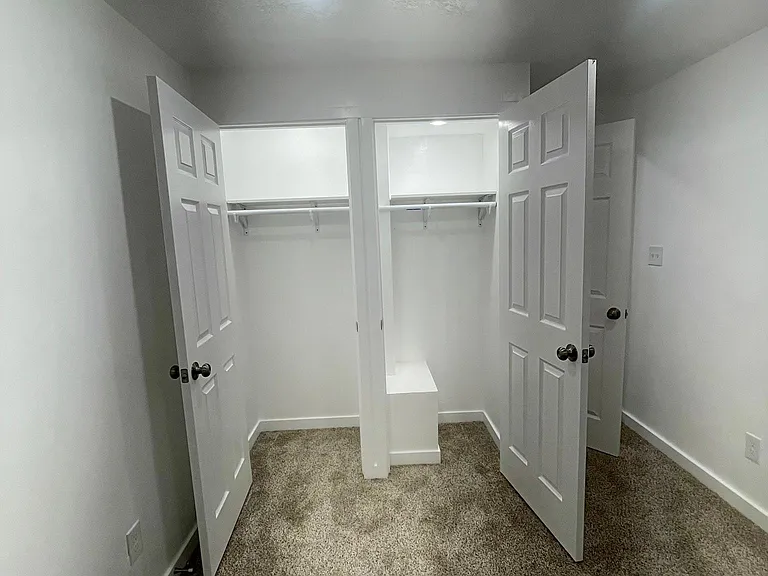 2202 E Hugo Ave — Photo 9