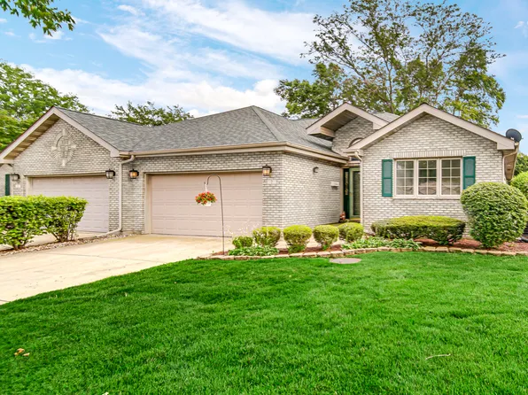 2 Hilgert Ct, Grant Park, IL 60940