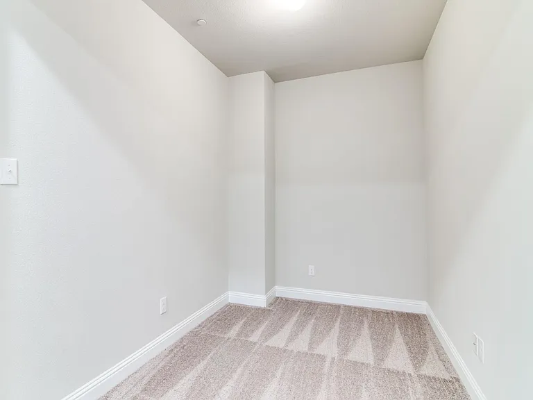 4849 Pasadena Dr — Photo 10
