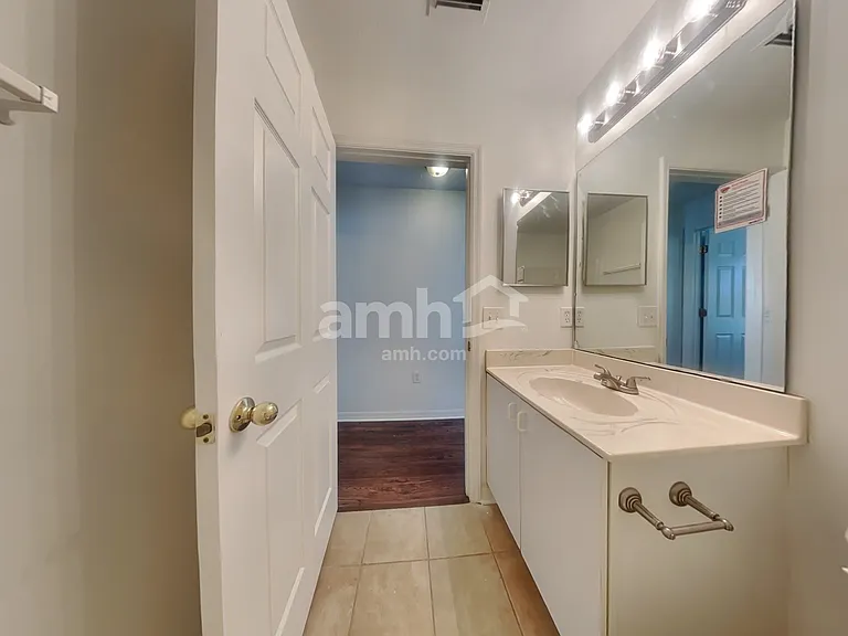 3460 Wentworth Cir W — Photo 17