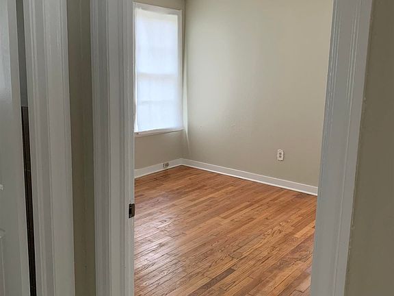 4th image of 4242 Monroe Ave