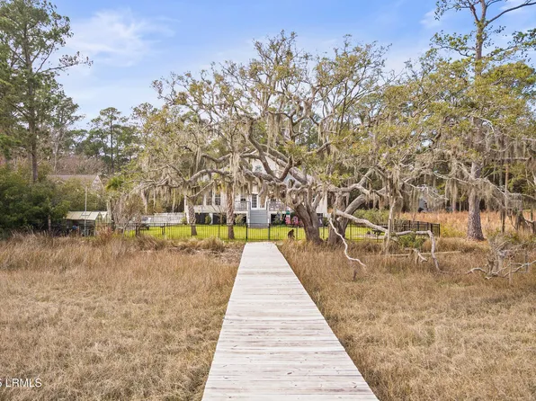 8 E River Dr, Beaufort, SC 29907