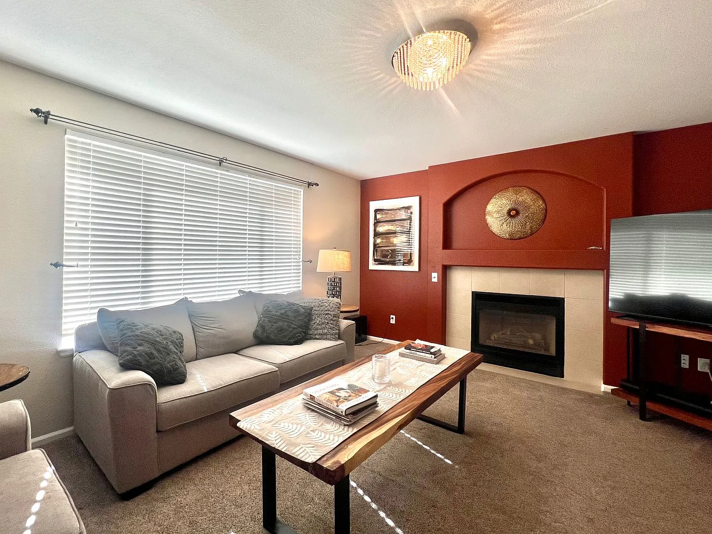 Big, Charming 4 Bedroom 2.5 Bathroom In Rock Creek! Available Now! — Photo 4