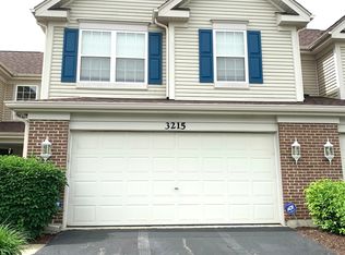 3215 Renard Ln, St Charles, IL 60175