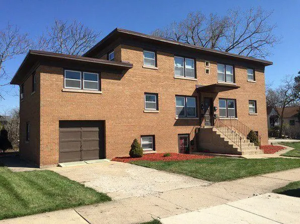 8844 Burlington Ave #4, Brookfield, IL 60513