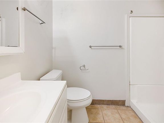 3rd image of 6218-6220 Vermillion Blvd