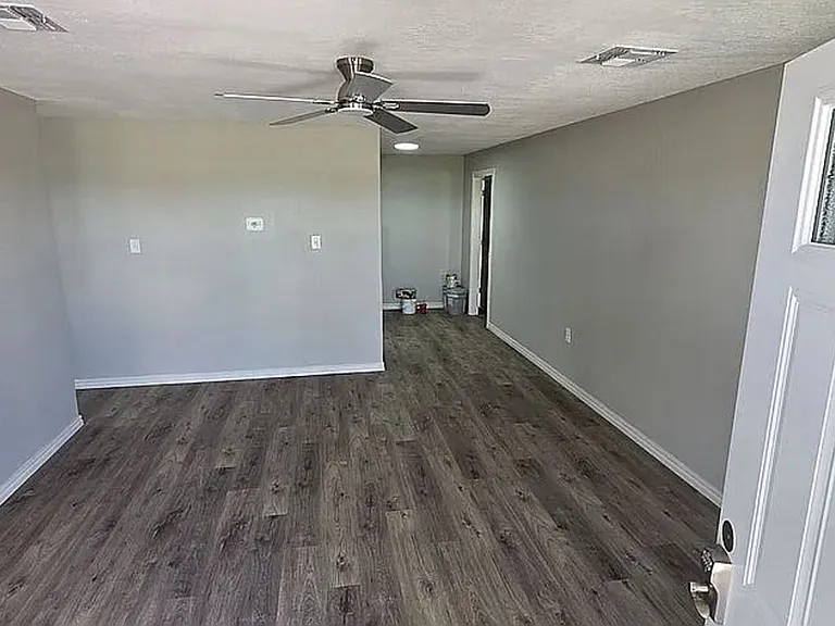 723 SW 45th St — Photo 5