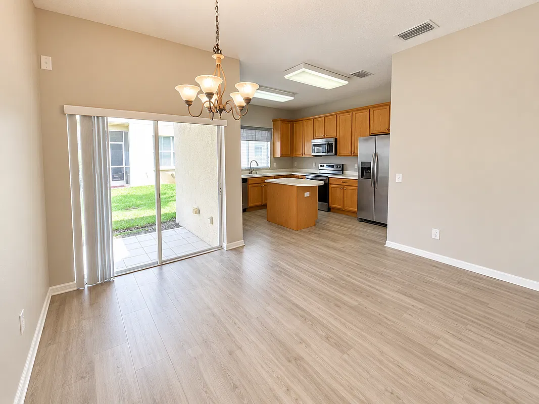 3 bed, 2.5 bath, 1768 sqft, $2,200 — Photo 4