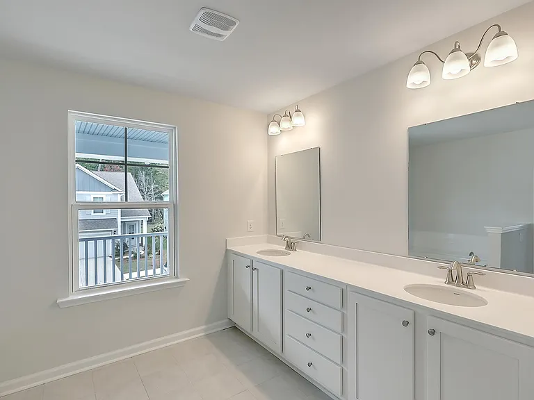 135 Brant Dr — Photo 10
