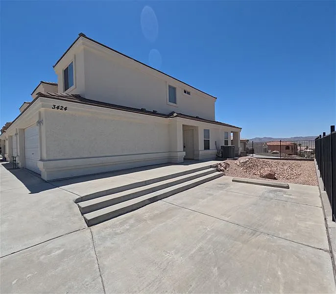 2 bed, 3.0 bath, 1300 sqft, $1,350 — Photo 3