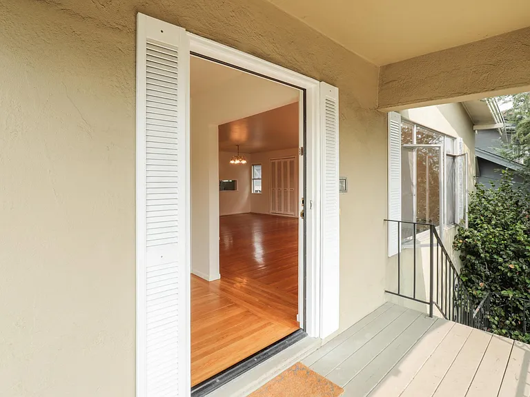 5554 Taft Ave — Photo 3