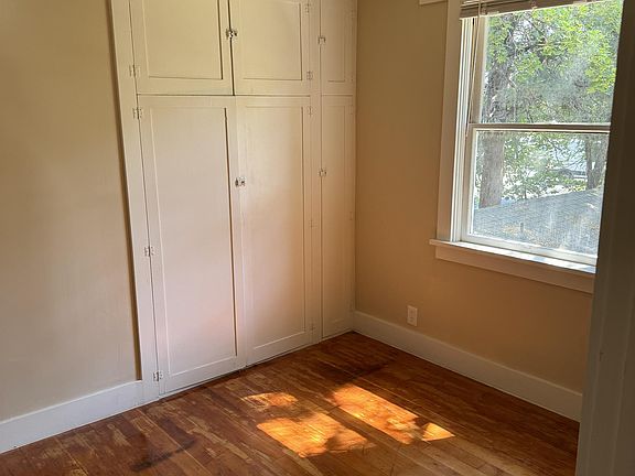 5th image of 406 NW Wall St Unit 7