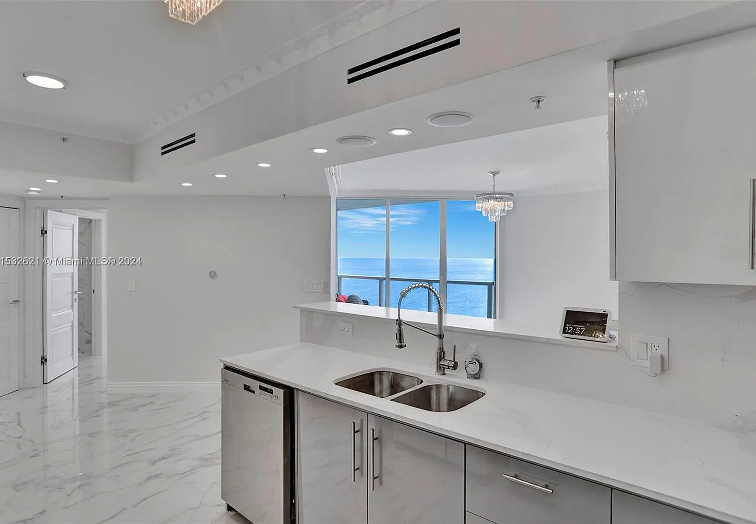 La Perla Condo — Photo 1