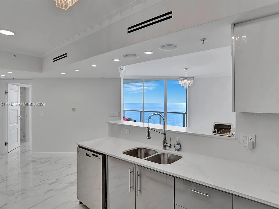 16699 Collins Ave #2209