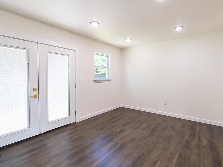 1310 Eleanor St — Photo 5