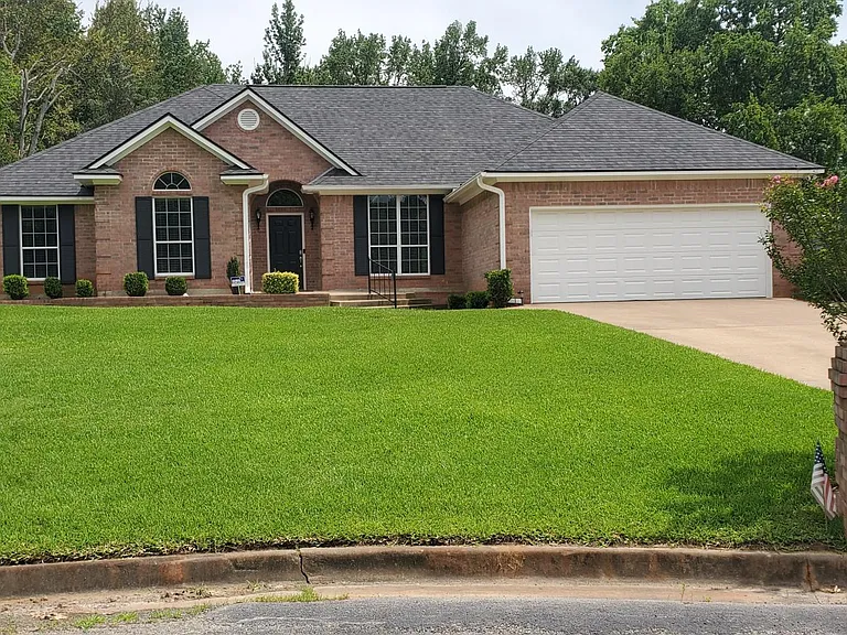 18257 Springmill Ct — Photo 2
