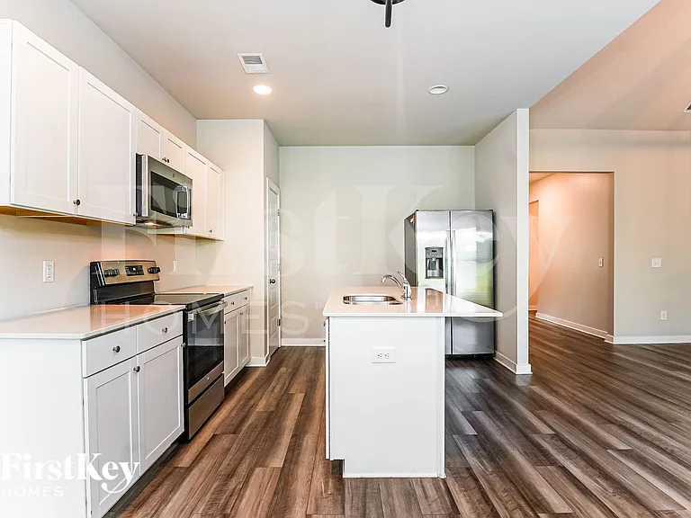 300 Avalon Way — Photo 8