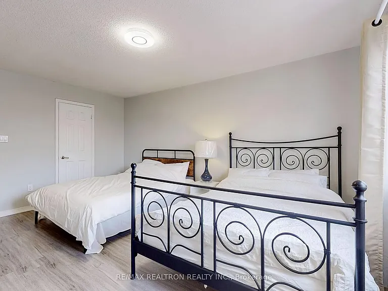 8 Estoril St #UPPER — Photo 31