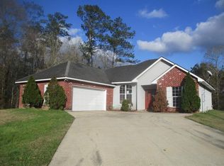68 Ravenwood Dr, Picayune, MS 39466