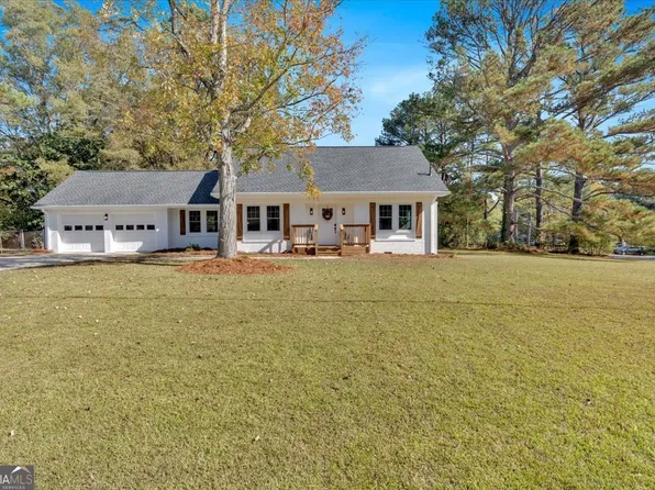 95 Walker Ave, Fayetteville, GA 30215