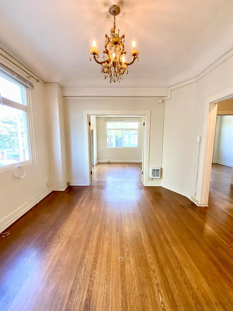 Large 2br. Dishwasher! Laundry On-Site! Excellent Location! — Photo 4