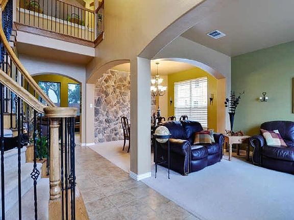 4th image of 2222 Walnut Manor Dr