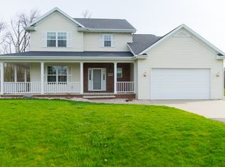 392 Forest View Rd, Oshkosh, WI 54904