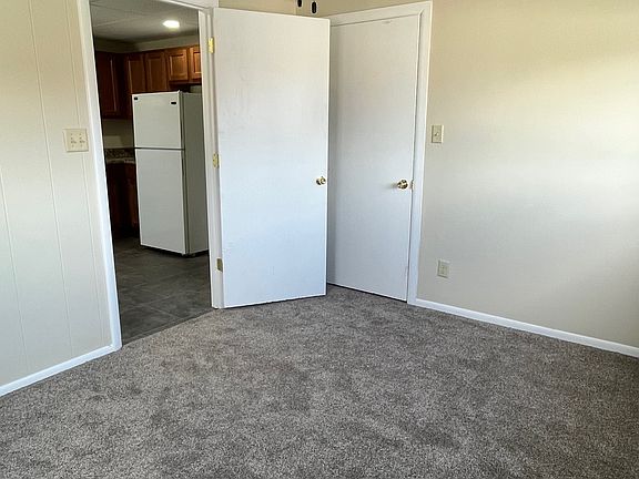 4th image of 220 E Cook St #2